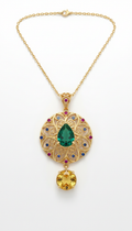 Filigree pendant necklace with ornate detail
